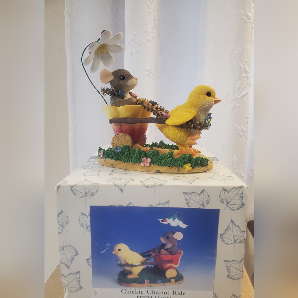 Charming Tails Collectible "Chickie Chariot Ride"